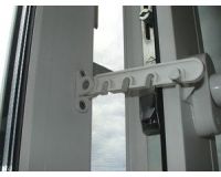 Ограничитель открывания окна АРТ-ТЕК на планке белый: планка - пластик, фиксатор - металл